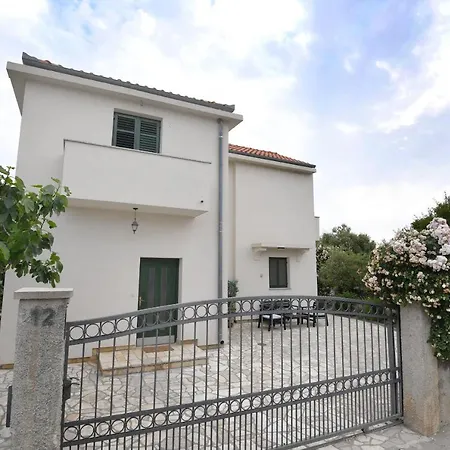 Rose Apartman *